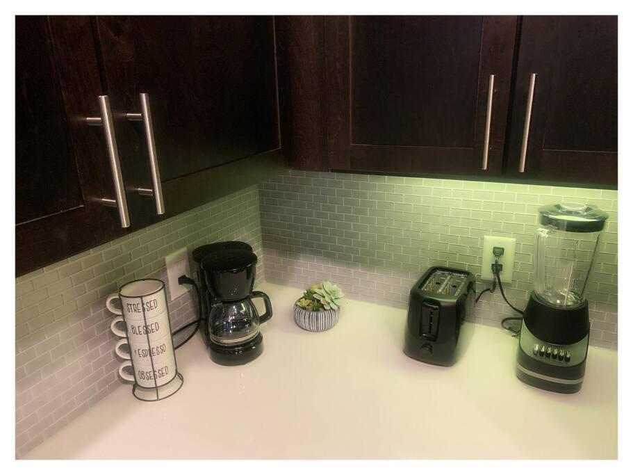 Penthouse Cool-Oasis-In-Houston-Rental Car Available-View-Great-Sleep 외부 사진