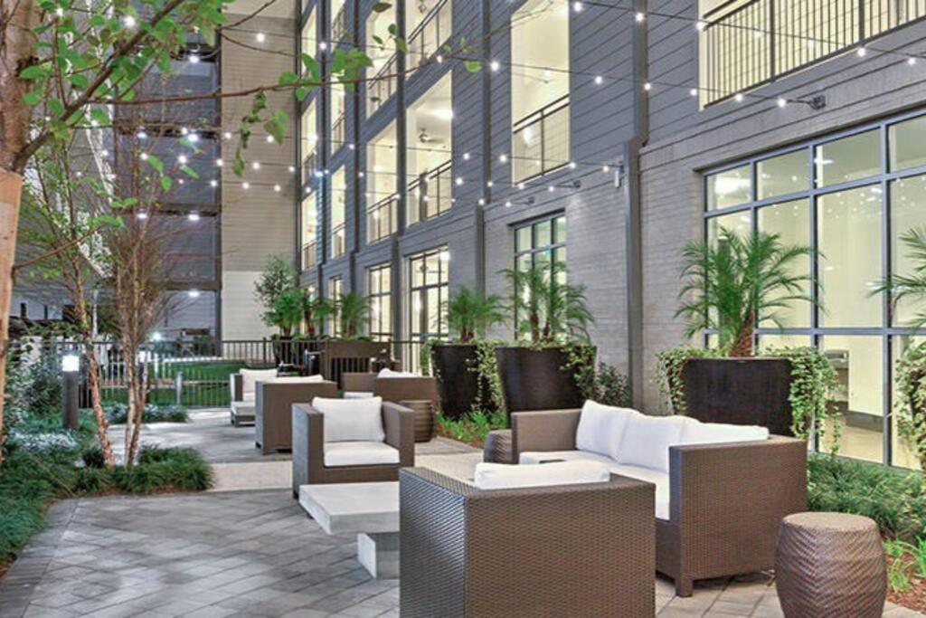 Penthouse Cool-Oasis-In-Houston-Rental Car Available-View-Great-Sleep 외부 사진