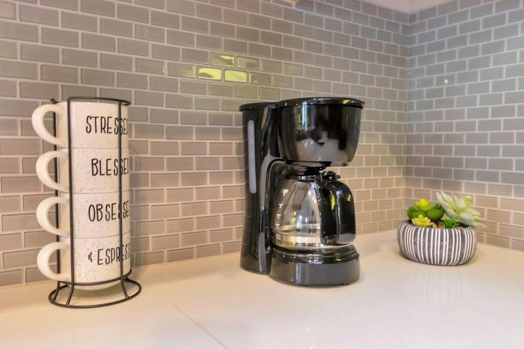 Penthouse Cool-Oasis-In-Houston-Rental Car Available-View-Great-Sleep 외부 사진