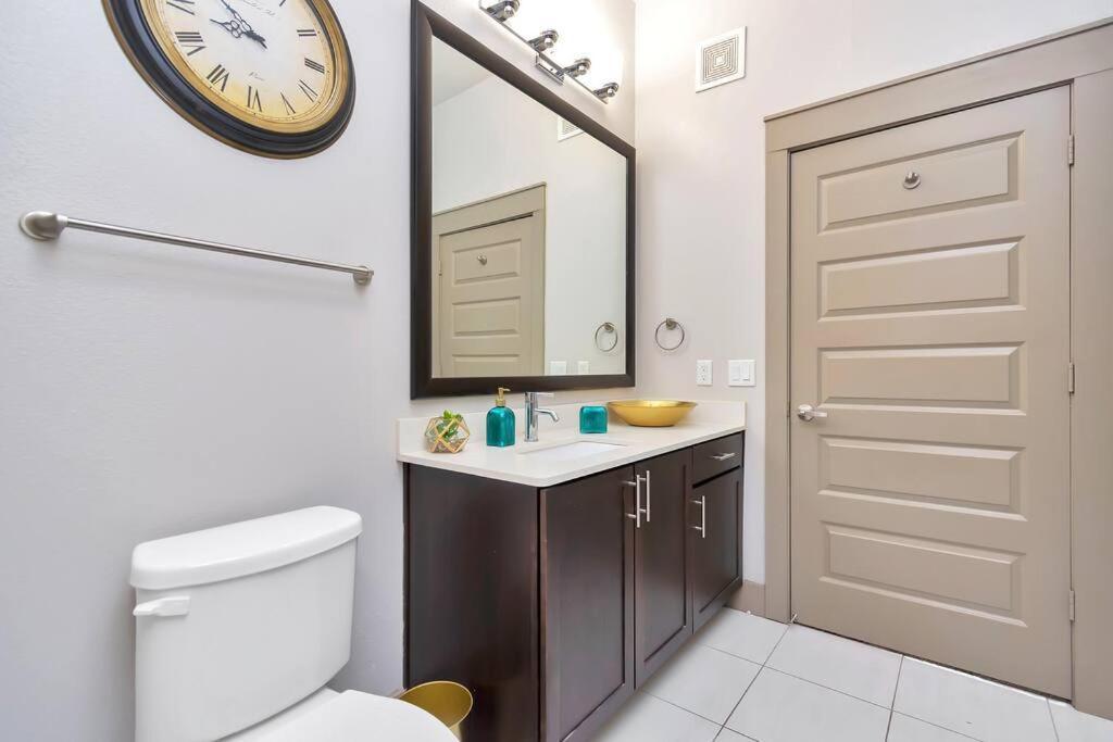Penthouse Cool-Oasis-In-Houston-Rental Car Available-View-Great-Sleep 외부 사진