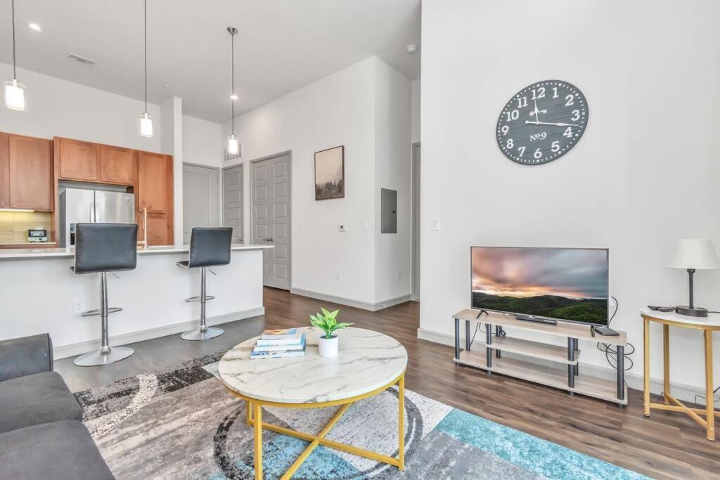 Penthouse Cool-Oasis-In-Houston-Rental Car Available-View-Great-Sleep 외부 사진