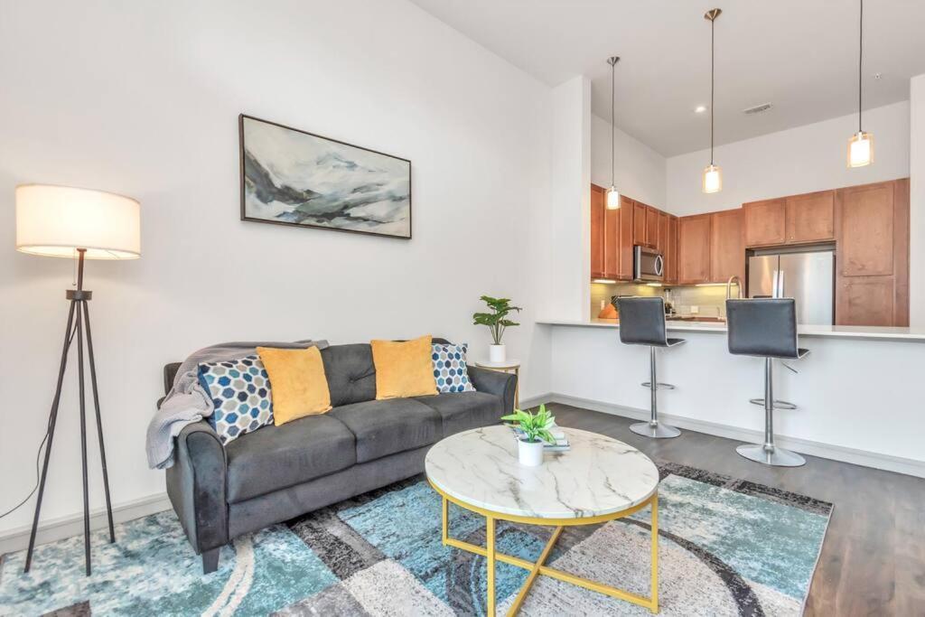 Penthouse Cool-Oasis-In-Houston-Rental Car Available-View-Great-Sleep 외부 사진