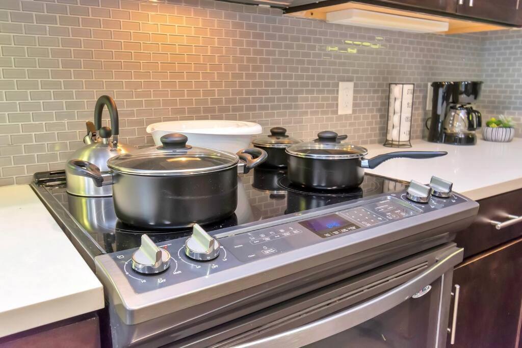 Penthouse Cool-Oasis-In-Houston-Rental Car Available-View-Great-Sleep 외부 사진