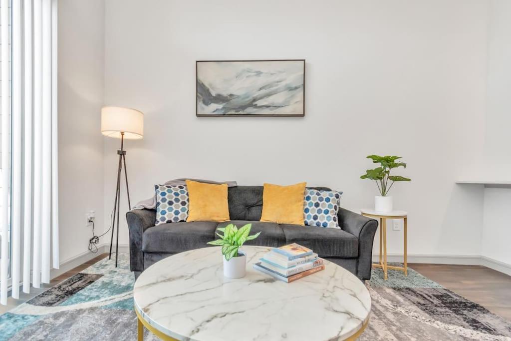 Penthouse Cool-Oasis-In-Houston-Rental Car Available-View-Great-Sleep 외부 사진