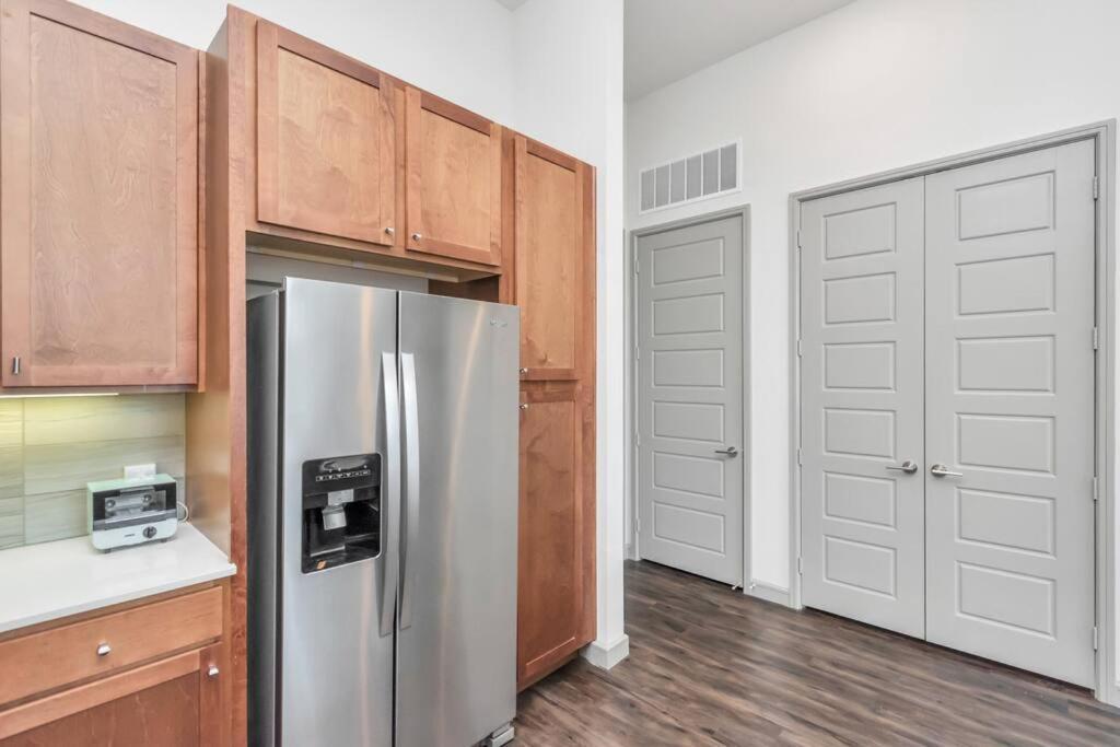 Penthouse Cool-Oasis-In-Houston-Rental Car Available-View-Great-Sleep 외부 사진